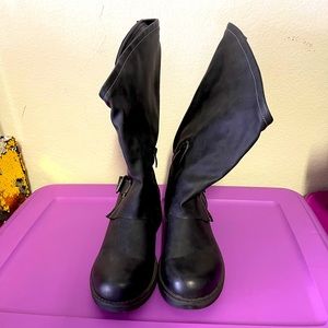 Black motorcycle boots